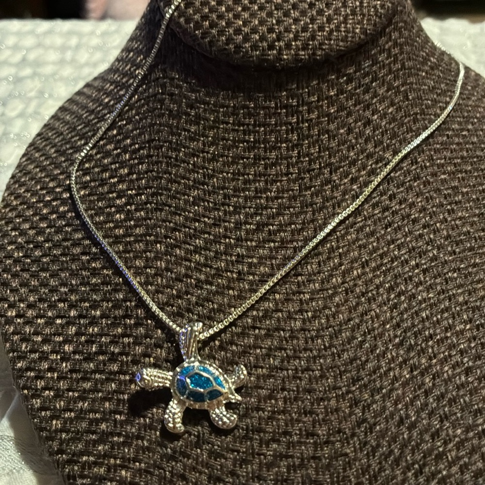 NWT- Elegant Silver Turtle Pendant Necklace